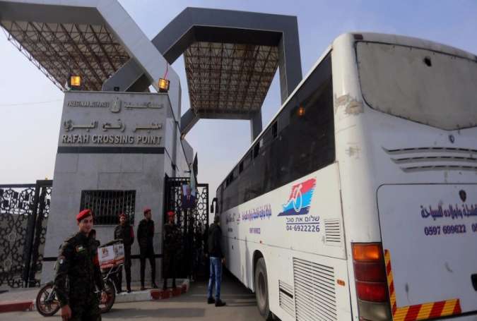 فتح معبر رفح استثنائياً لإعادة العالقين في مطار القاهرة