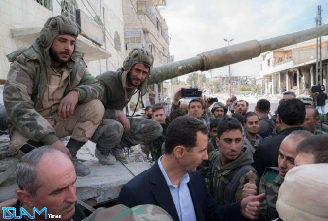 الرئيس الأسد يزور مواقع الجيش في الغوطة الشرقية
