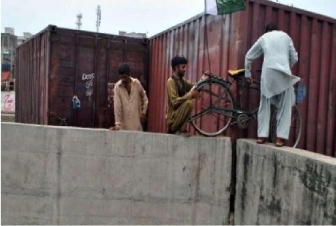لاہور، قذافی سٹیڈیم کے اطراف میں کنٹینرز لگا دیئے گئے، تمام راستے بند