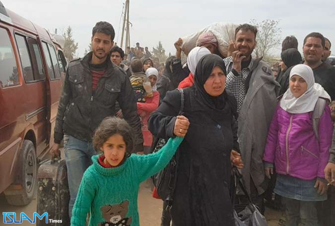 حميميم: خروج نحو 80 ألف من الغوطة منذ بدء الهدنة