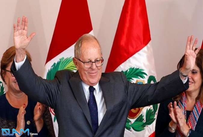 رئيس البيرو يعلن استقالته قبل التصويت على عزله