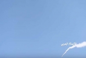 بالفيديو: لحظة إصابة طائرة حربية لقوى العدوان في صعدة