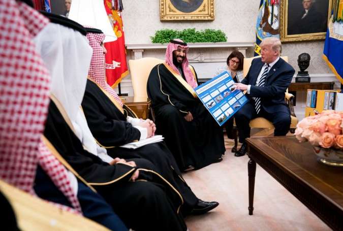 US President Donald Trump (R) holds a defense sales chart with Saudi Arabia’s Crown Prince Mohammed bin Salman,