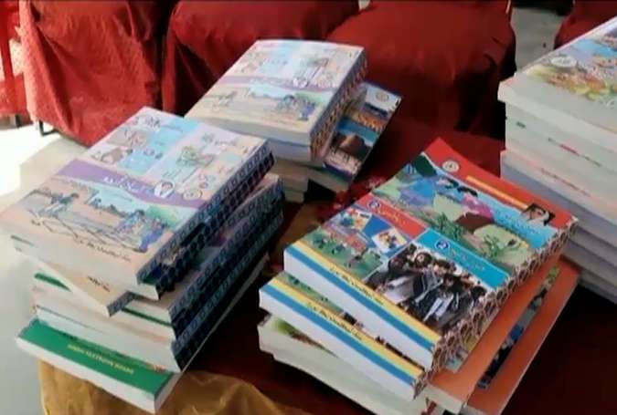 سندھ کے سرکاری اسکولوں میں مفت نصابی کتابیں دینے کا سلسلہ شروع