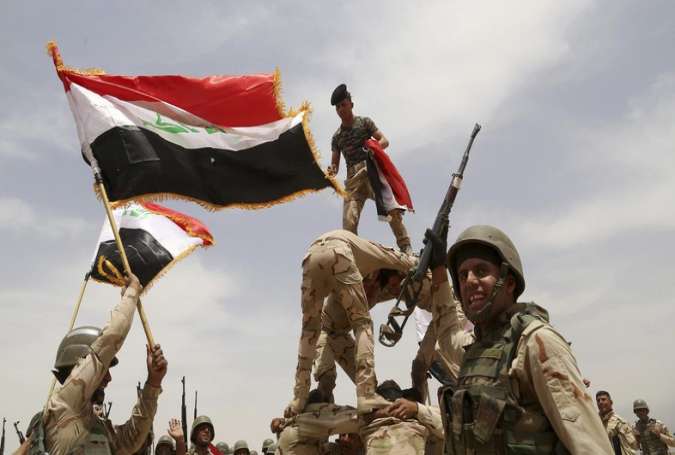 Iraqi army soldiers outside Baghdad, Iraq