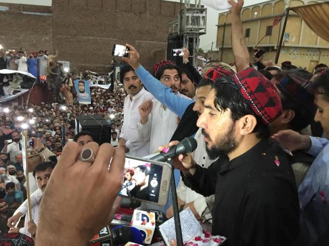 پشاور میں رنگ روڈ پر ہونیوالے پشتون تحفظ تحریک کے جلسے کے تصویری مناظر