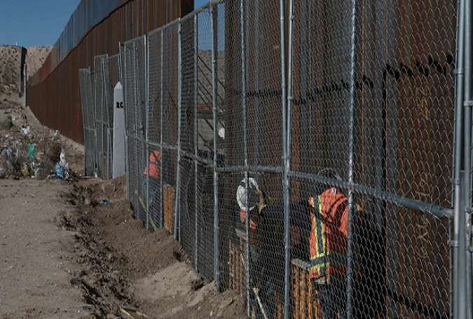 US begins work on Mexico border wall