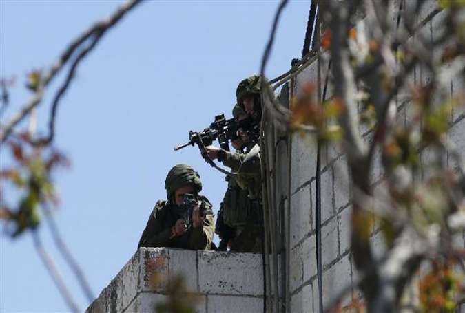 Israeli soldiers cheer as sniper shoots unarmed Palestinian near Gaza border