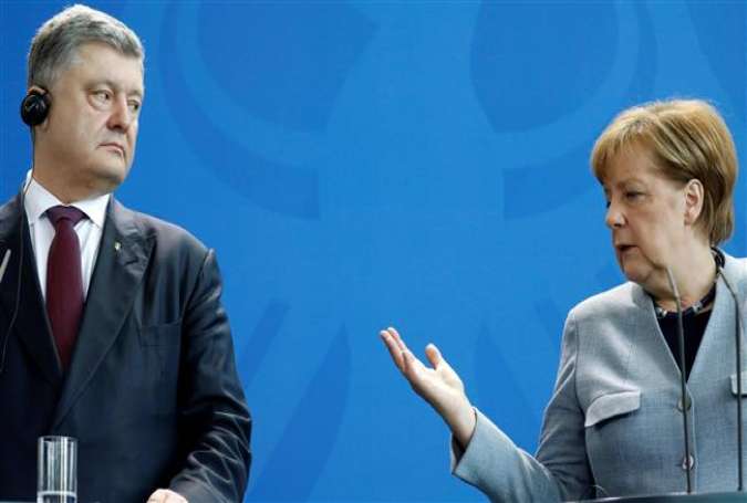German Chancellor Angela Merkel (R) and Ukraine