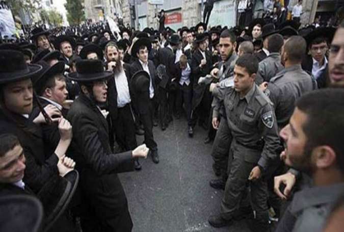 الاحتلال يفرق تظاهرة ليهود متشددين احتجاجا على قانون الخدمة