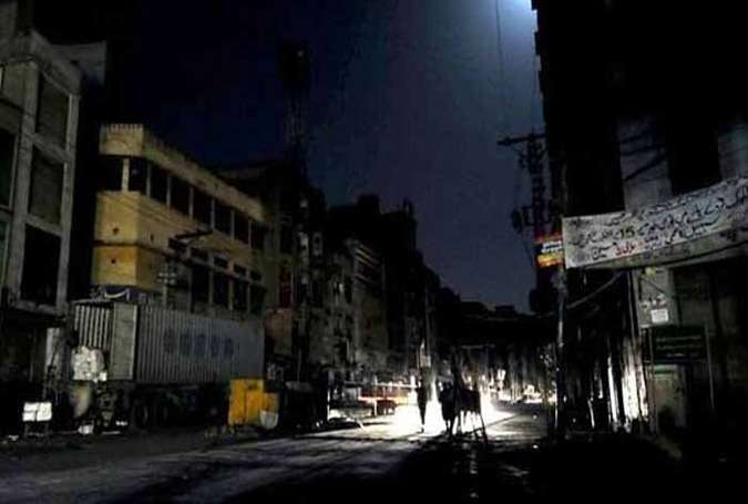 کراچی، بجلی بحران میں شدت، لوڈشیڈنگ کا دورانیہ 12 گھنٹے سے بڑھ گیا