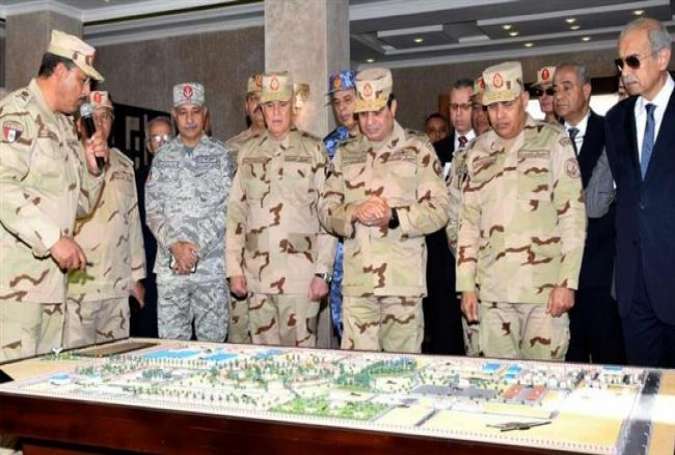 A handout picture released by the Egyptian Presidency on February 25, 2018, shows President Abdel Fattah al-Sisi (C) visiting the operation headquarters at an unknown location in the Sinai. (Photo by AFP)