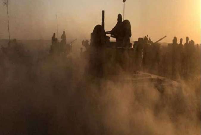 تداوم نبرد در جبهه جنوب دمشق/هدف درهم شکستن استحکامات داعش است