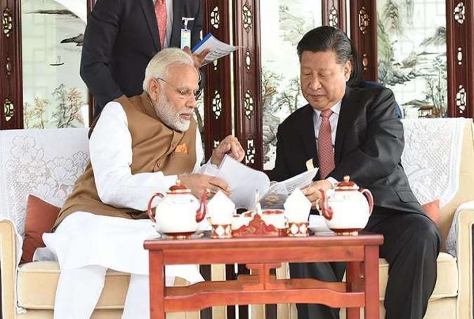 چینی صدر شی جن پنگ اور بھارتی وزیراعظم نریندر مودی کے درمیان ملاقات، سرحدی کشیدگی کو کم کرنے پر اتفاق