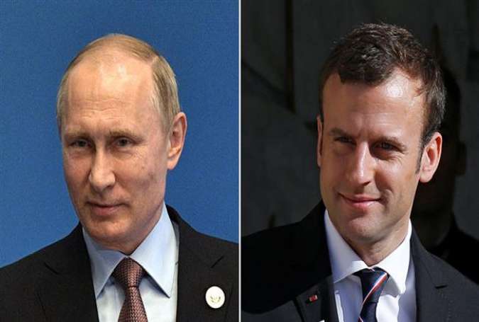 Russian President Vladimir Putin (L) and his French counterpart Emmanuel Macron