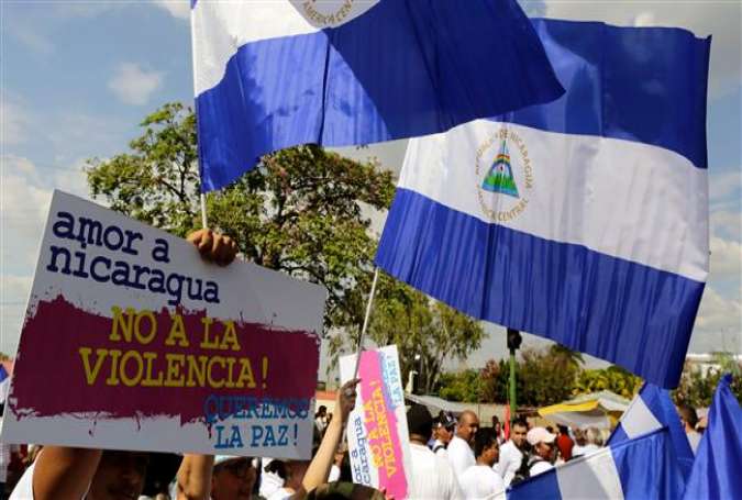 The supporters of Nicaraguan President Daniel Ortega attend an official rally, in Managua, April 30, 2018. (Photo by AFP)