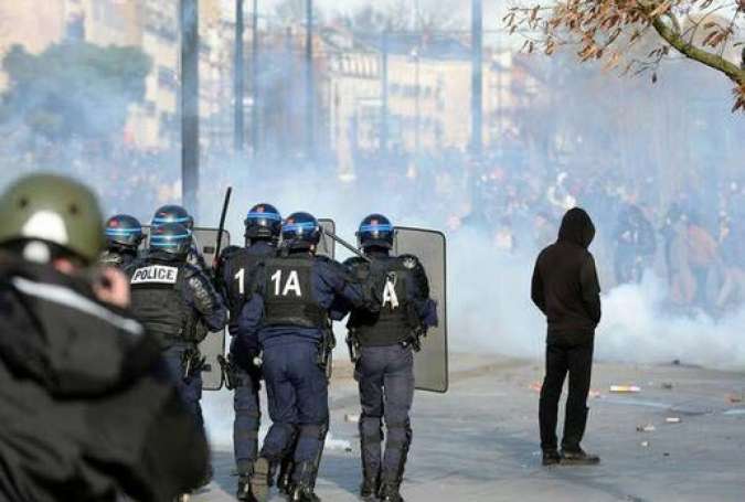 وزارت کشور فرانسه از برخورد شدید با ادامه اعتراضات خبر داد