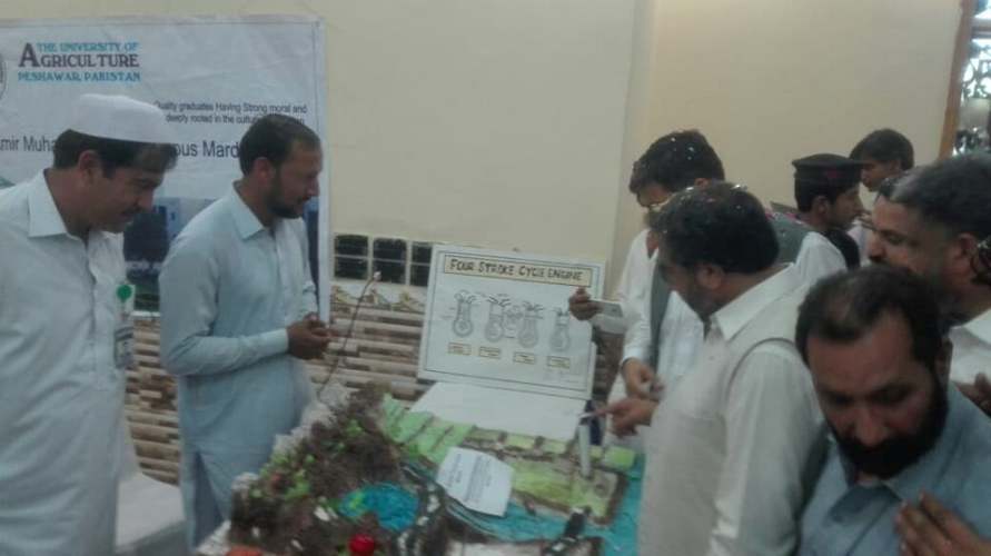 مردان میں ضلعی حکومت اور الف اعلان کیجانب سے لگائے جانیوالے سائنسی میلے کے مناظر