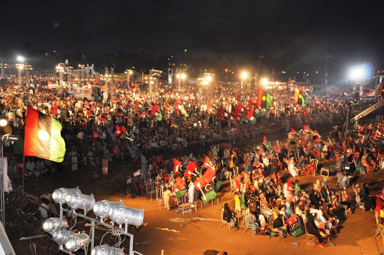 کراچی: پیپلز پارٹی کے زیر اہتمام باغ جناح مزار قائد میں منعقدہ عوامی جلسے کی تصویری جھلکیاں