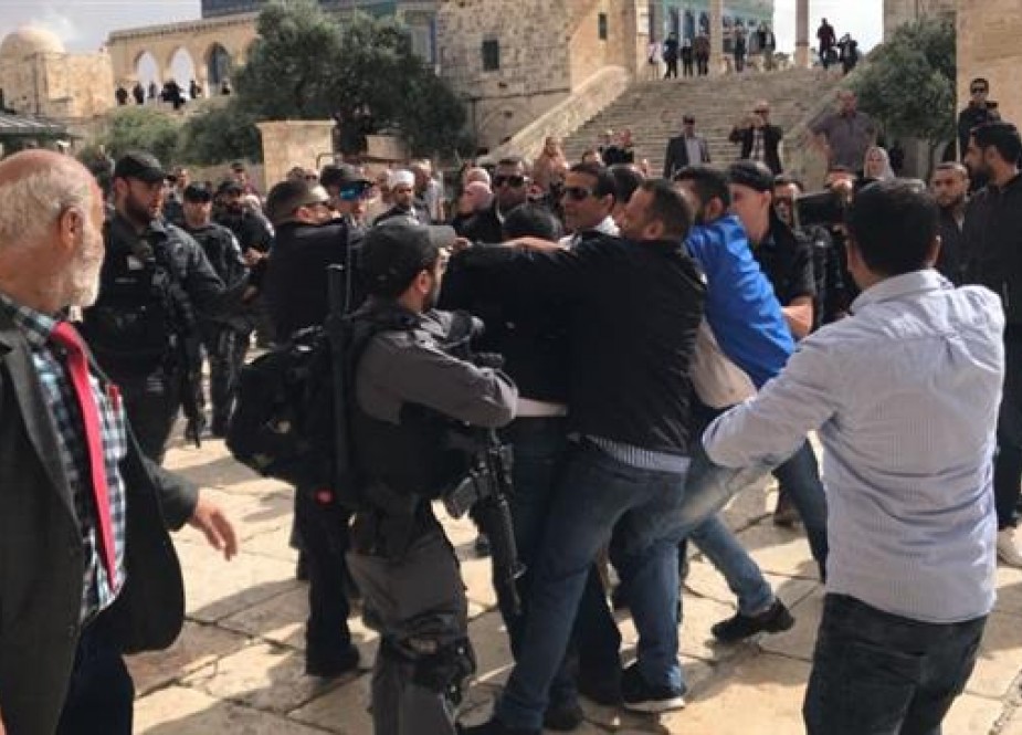 Over 1,000 Israeli settlers attack al-Aqsa Mosque in occupied al-Quds