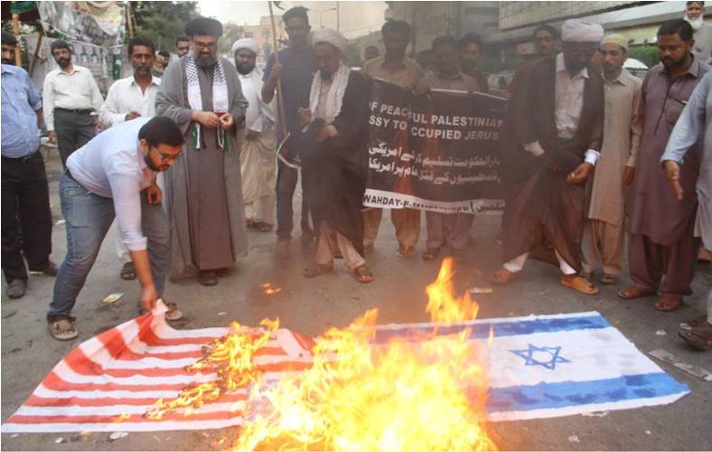 اسرائیلی بربریت کیخلاف اور امریکی سفارتخانہ کی یروشلم منتقلی کیخلاف ایم ڈبلیو ایم کراچی کے تحت احتجاجی مظاہرہ