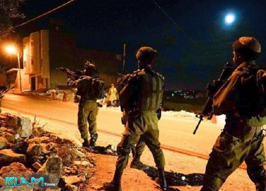 العدو ‘‘الاسرائيلي‘‘ يشن حملة تفتيش واعتقال بالضفة الغربية المحتلة