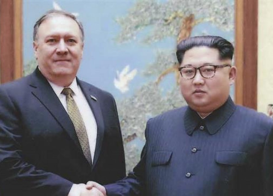 Kim Jong-un and Mike Pompeo di Pyongyang.jpg