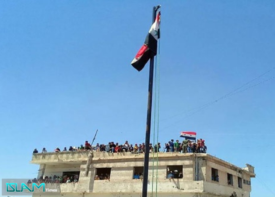 العلم السوري يرفرف فوق الرستن وتلبيسة