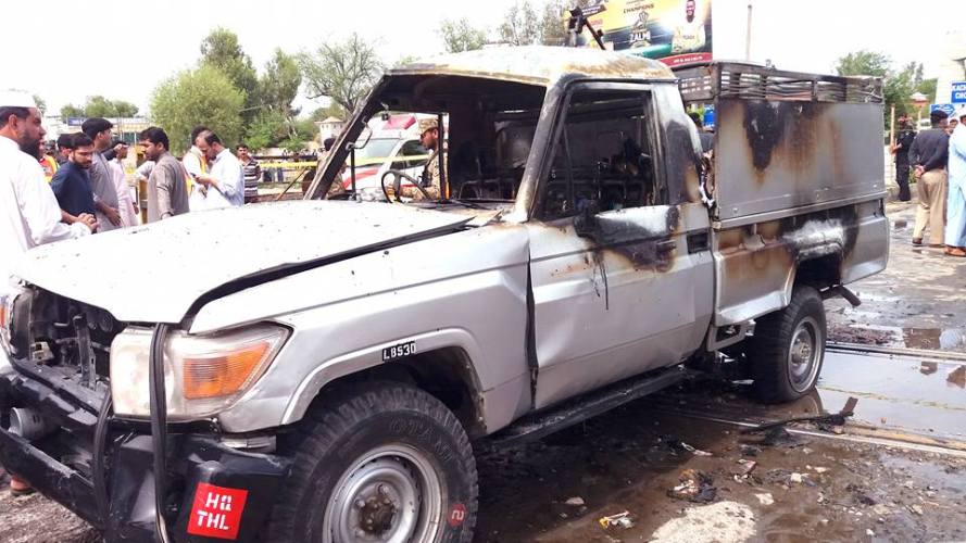 خیبر پختونخوا کے شہر نوشہرہ میں ایف سی کی گاڑی پر ہونیوالا خودکش دھماکہ