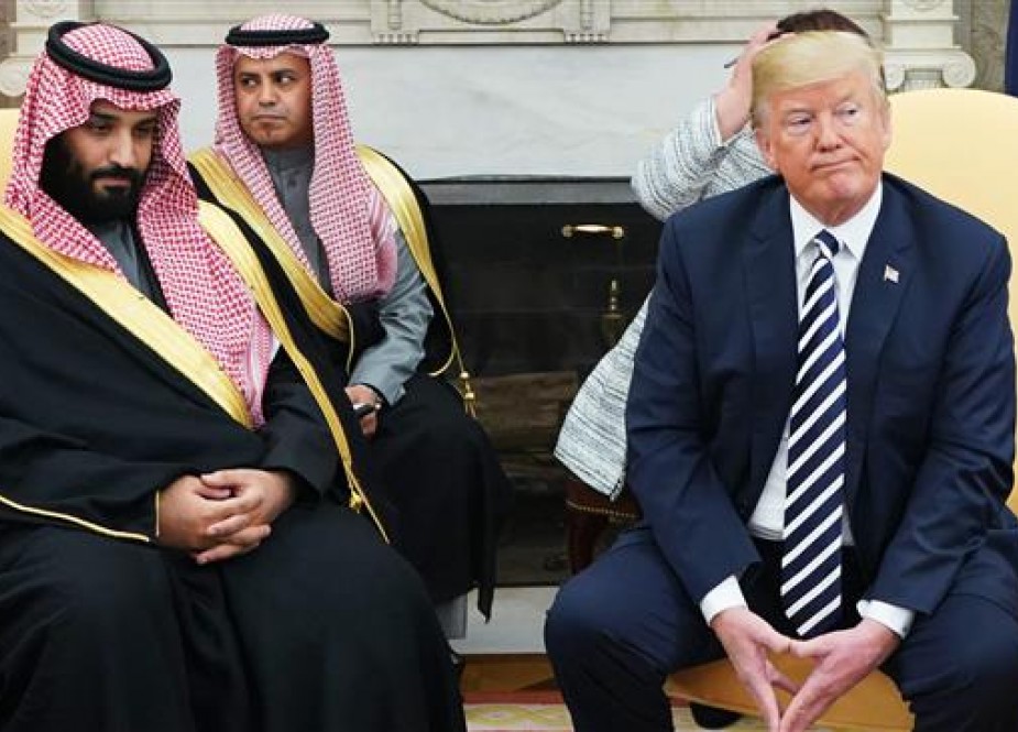 US President Donald Trump (R) meets with Saudi Arabia