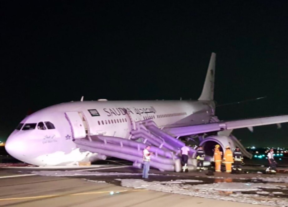 Pesawat Saudi Mendarat Darurat (Twitter/SaudiNews50)