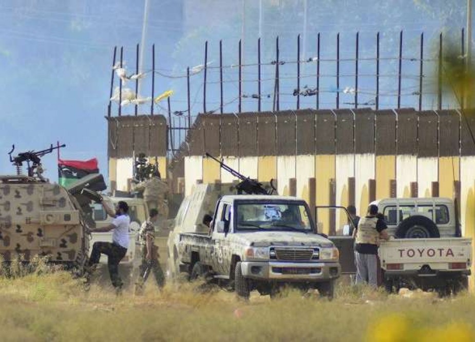 الجيش الليبي يُسيطر على مداخل مدينة درنة