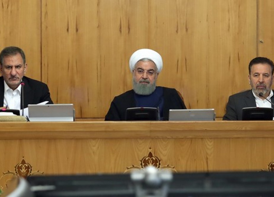 روحاني: السلطات الثلاث تعزز تعاونها لايجاد حلول للمشاكل الاقتصادية