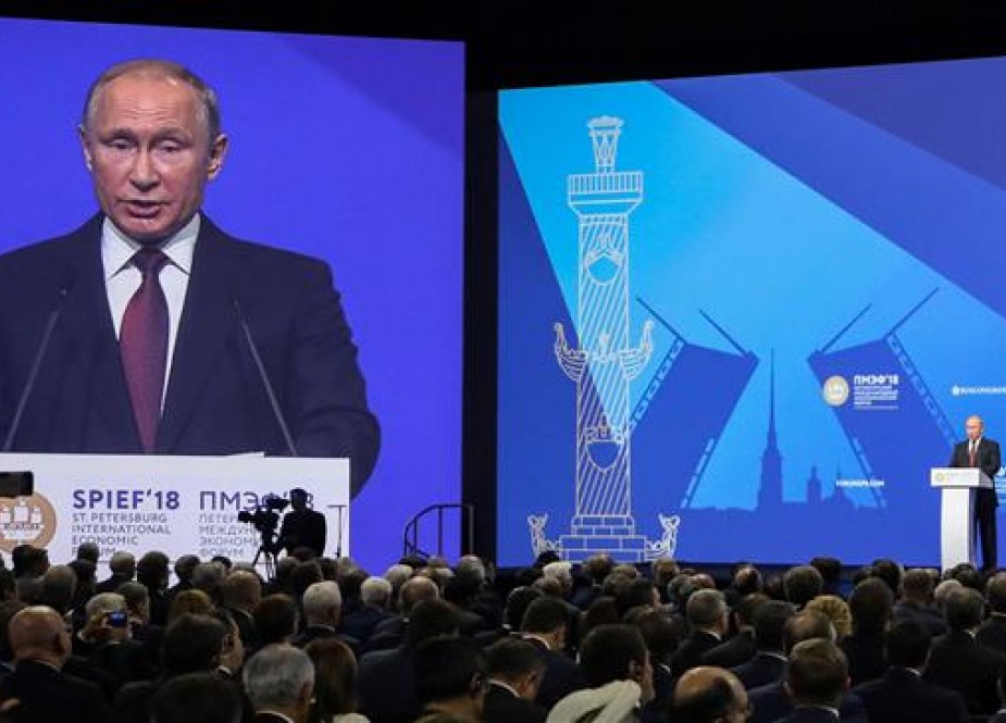 Russian President Vladimir Putin gives a speech at a session of the Saint Petersburg International Economic Forum on May 25, 2018 in Saint Petersburg. (Photo by AFP)