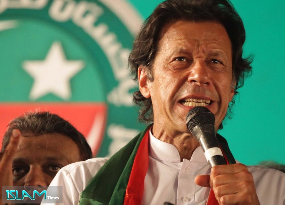 حزب عمران خان واثق من الفوز في الانتخابات بباكستان