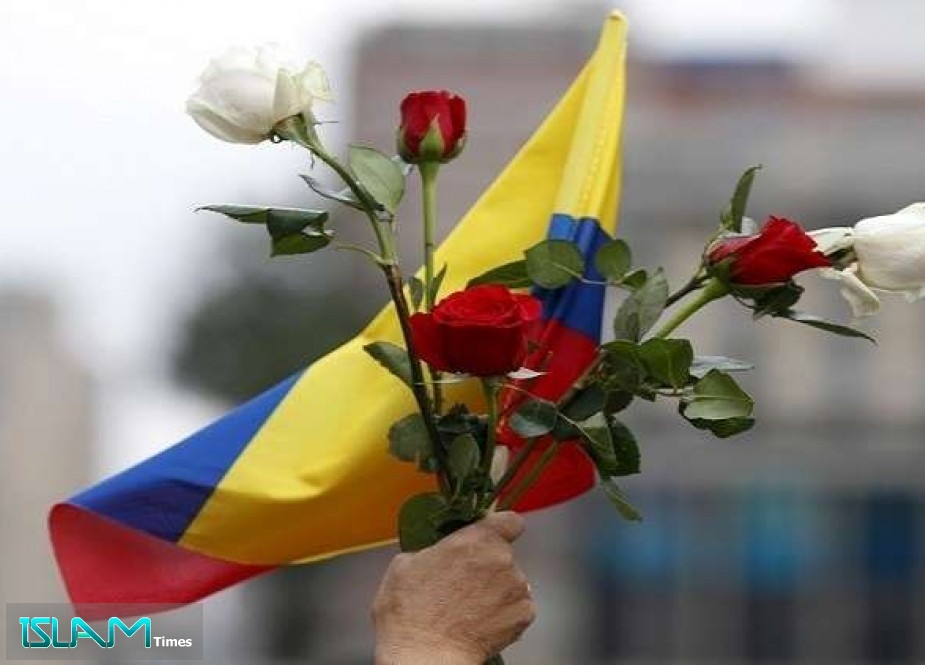 كولومبيا تنتخب رئيساً لأول مرة دون تهديد السلاح