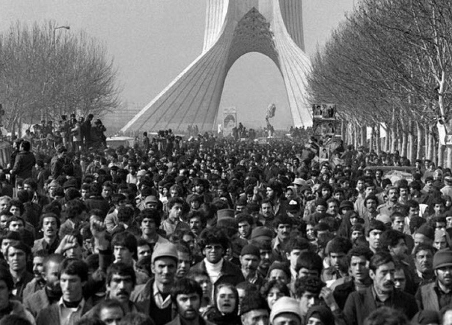 آیا انقلاب اسلامی و مدرنیته با هم در جنگ هستند؟