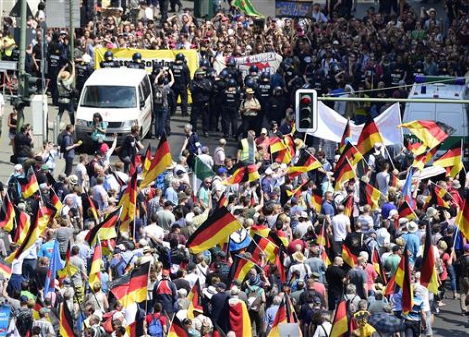 Left, right demos sweep Germany’s Berlin, AfD supporters outnumbered