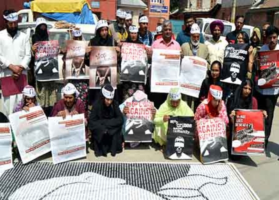 گمشدہ افراد کے لواحقین کا پریس کالونی سرینگر میں خاموش احتجاج دھرنا