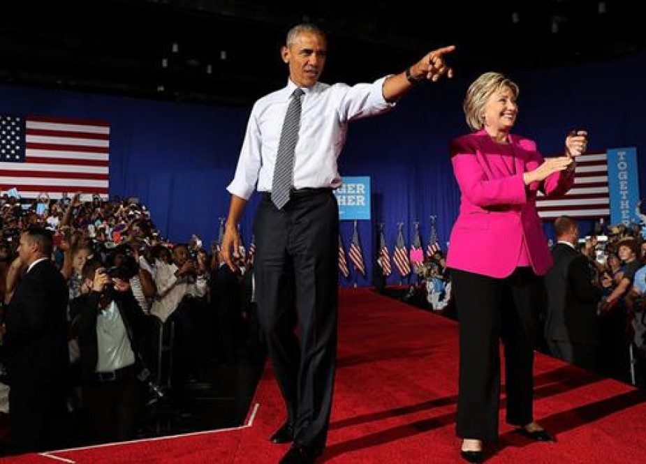 Democratic presidential candidate former secretary of state Hillary Clinton (R) and US President Barack Obama greet supporters during a campaign rally on July 5, 2016 in Charlotte, , North Carolina. (Getty Images)