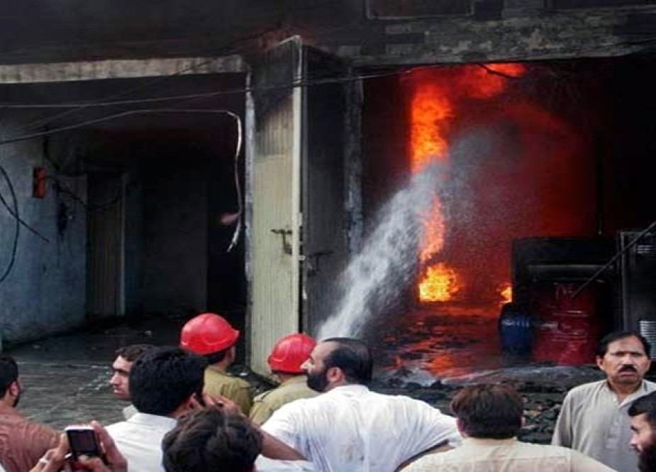 کراچی، گھر میں آتشزدگی سے ایک ہی خاندان کے 7 افراد جاں بحق