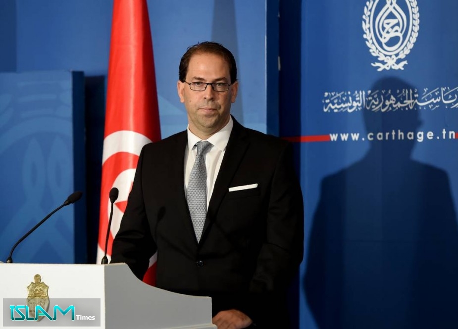 رئيس الوزراء التونسي يدافع عن أداء حكومته