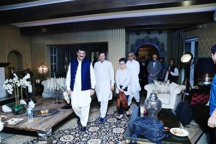 عمران خان کی جانب سے مختلف سفراء کے اعزاز میں افطاری کا اہتمام