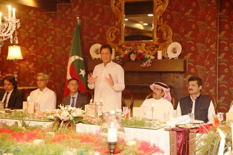 عمران خان کی جانب سے مختلف سفراء کے اعزاز میں افطاری کا اہتمام