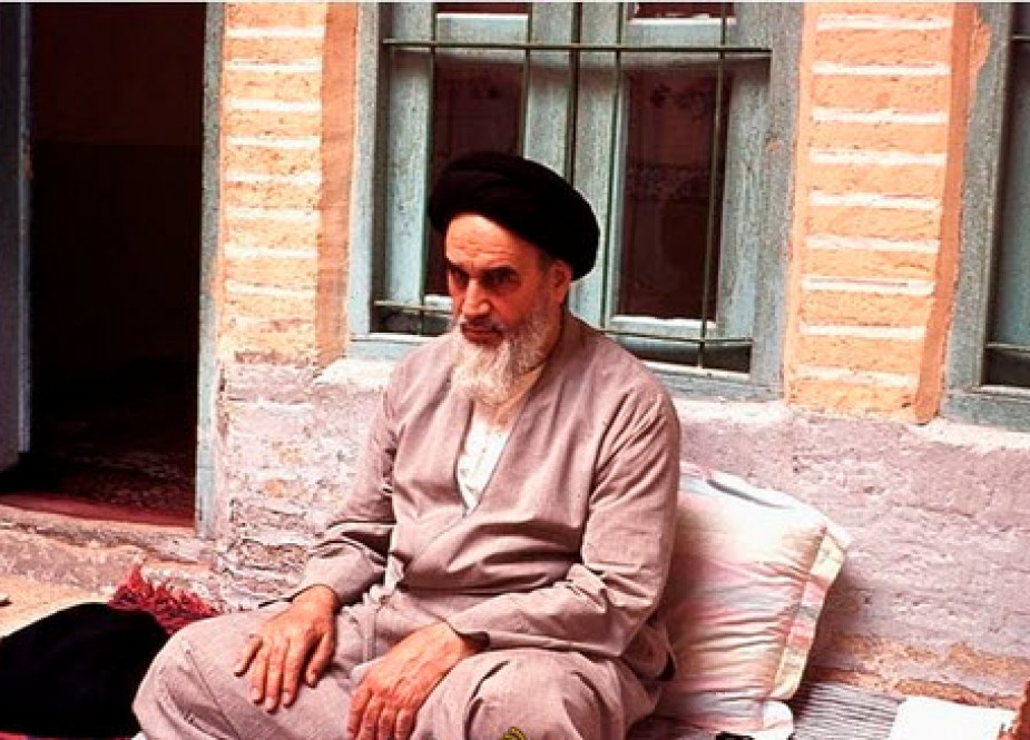 بررسی علل عدم اعتماد امام خمینی (ره) به آمریکا