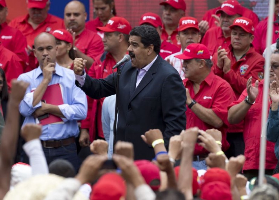 Maduro speaking to crowd