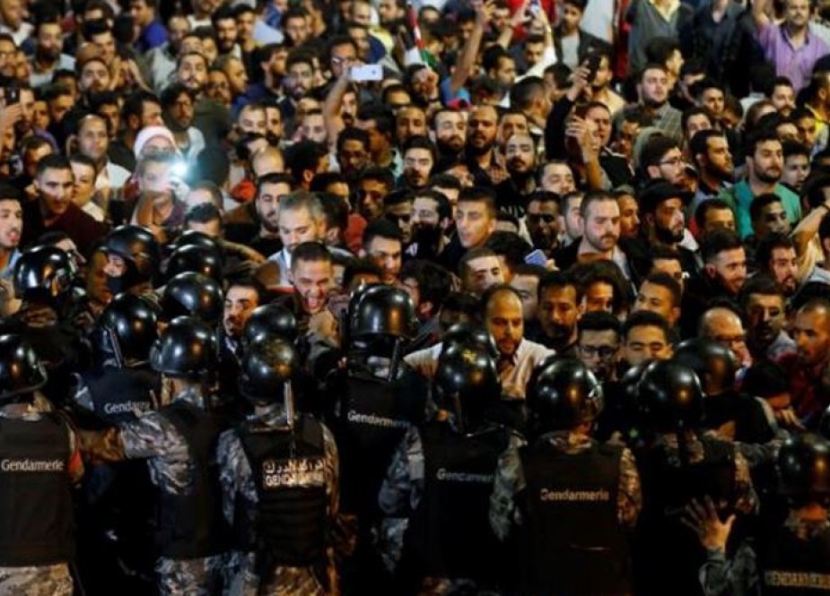 اردن، حکومت کے استعفے کے لیے چوتھے روز بھی ملک گیر مظاہرے جاری