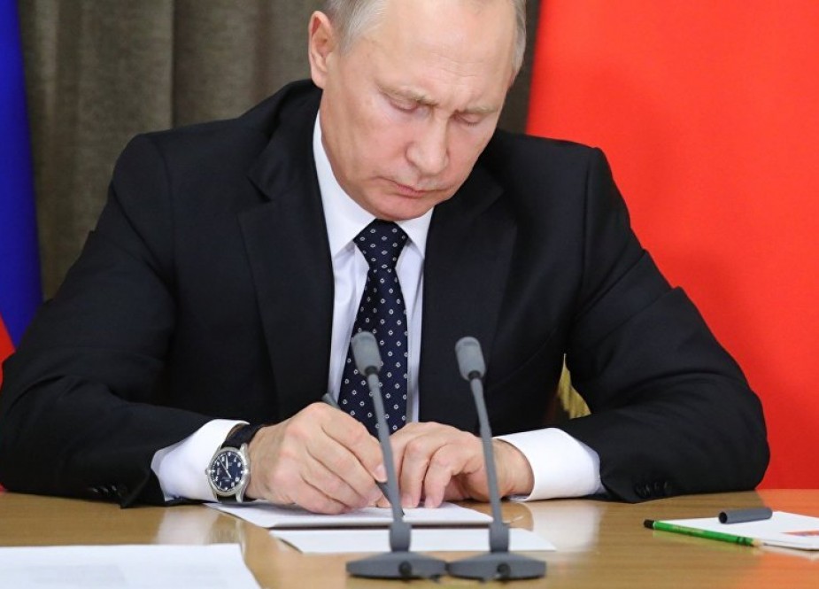 Putin Signs Law to Counter US-Led Sanctions