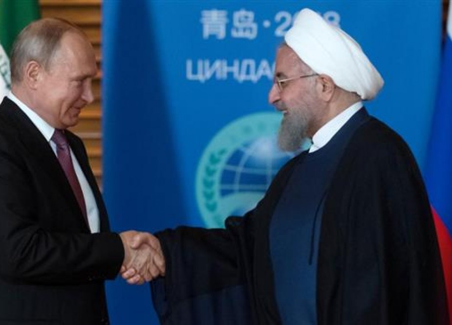 Russian President Vladimir Putin (L) shakes hands with Iranian President Hassan Rouhani during a meeting on the sidelines of the Shanghai Cooperation Organization (SCO) summit in Qingdao, China June 9, 2018. (Photo by Reuters)
