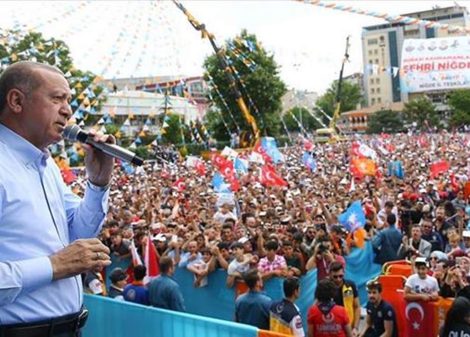 Turkish President Recep Tayyip Erdogan addresses local residents at a rally in the town of Niğde central Turkey, on June 11, 2018. (Photo by Anadolu news agency)
